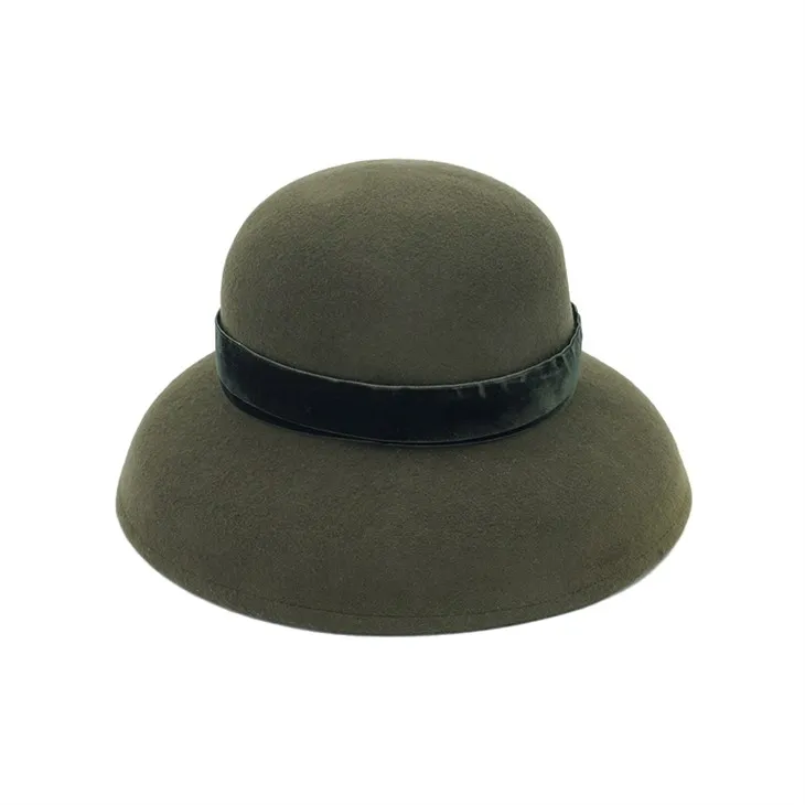 Feketés zöld gyapjúkalapok