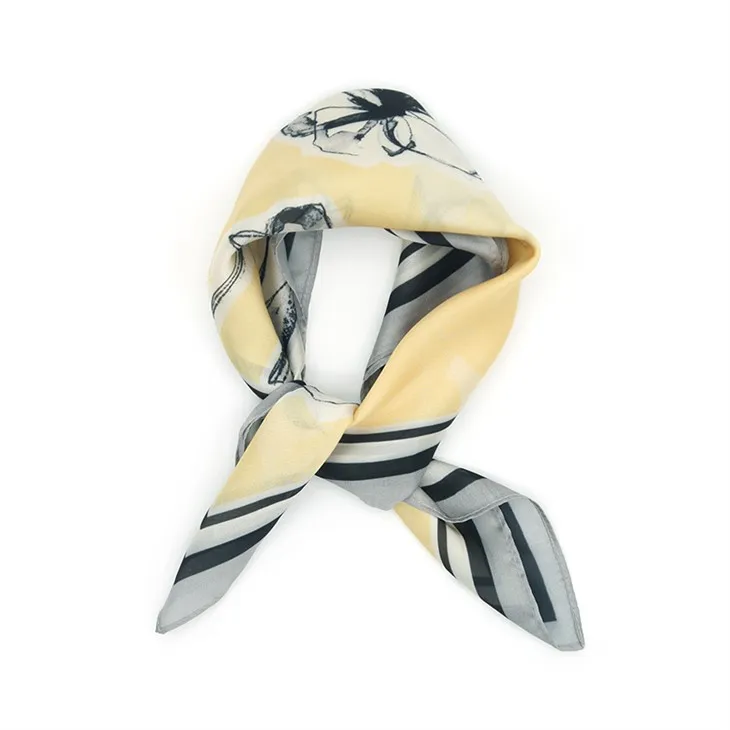 Klasszikus virágos poli sálak